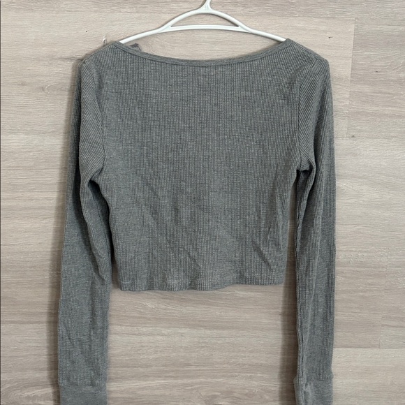 Harlow Gray Ribbed V-Neck Blouse - Picture 5 of 5